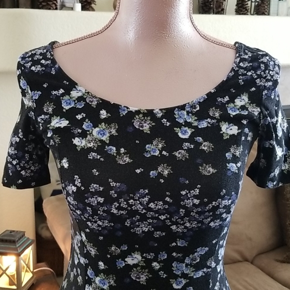 Floral skater Dress - Picture 2 of 6